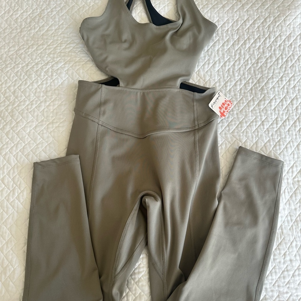 Free People Movement Back it Up- Romper Sage Beige NWT Size XS - Picture 6 of 10